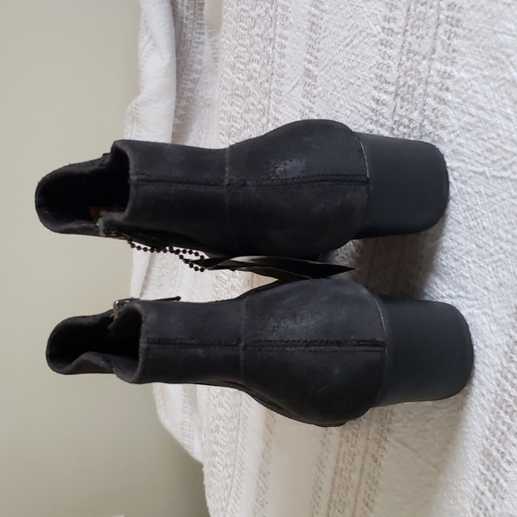 Caterpillar CAT dark gray heeled ankle booties almond toe zipper women size 7. - Picture 4 of 7